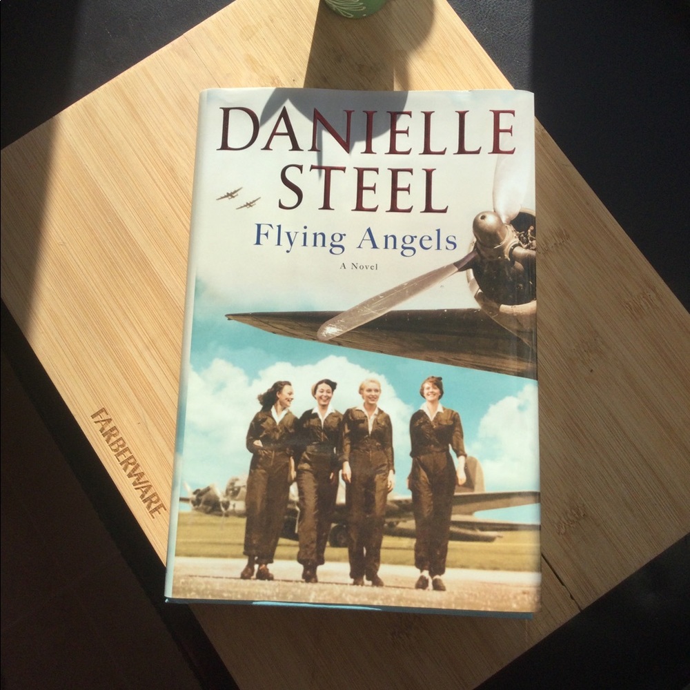 The Flying Angels: 
by DANIELLE STEEL